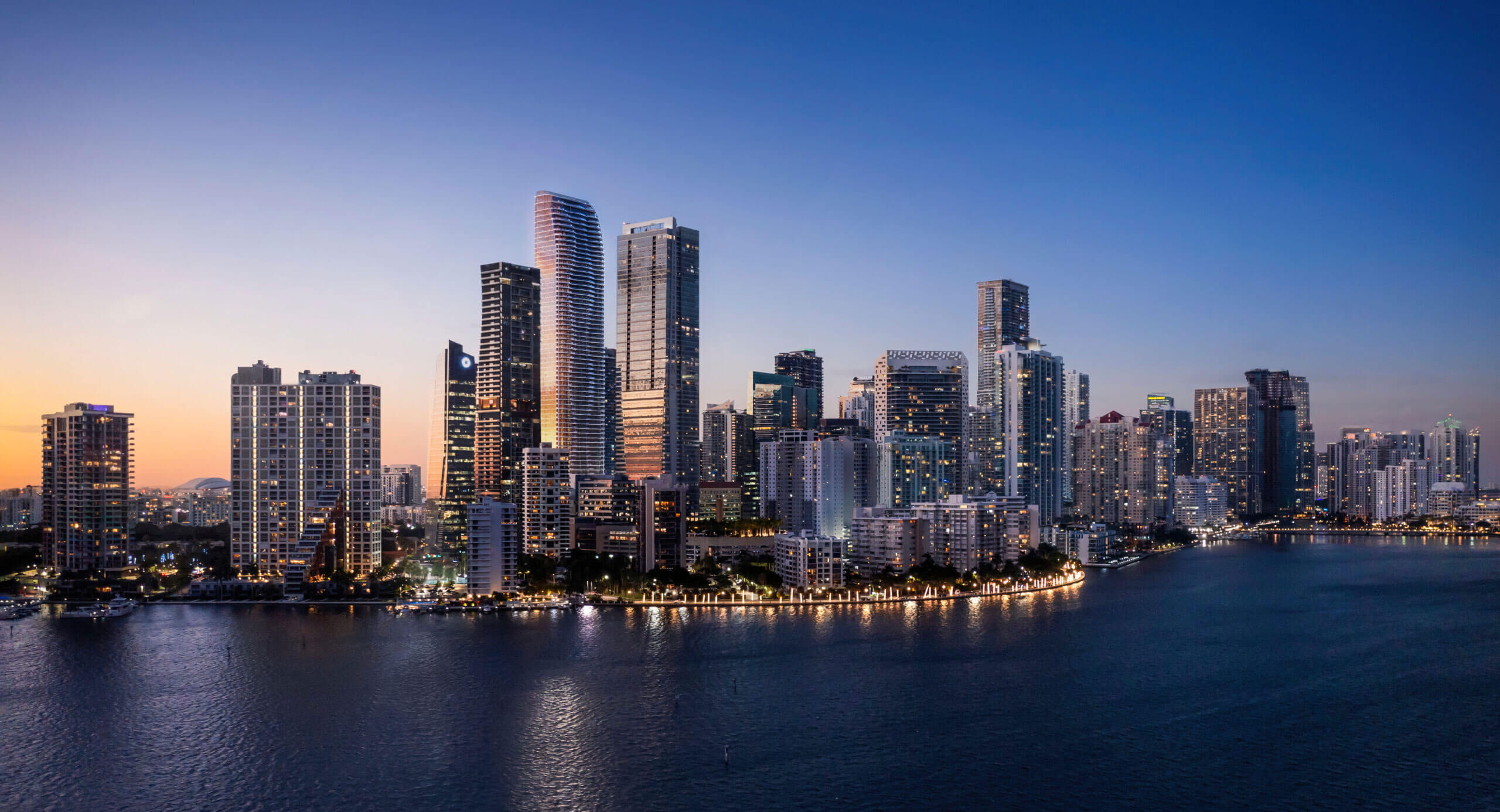 The Residences at 1428 Brickell — torre de ultra-lujo en el skyline de Brickell al atardecer