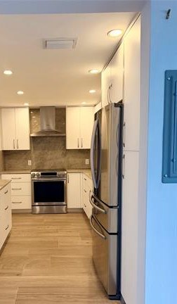 Cocina de penthouse frente al agua en Coral Gables