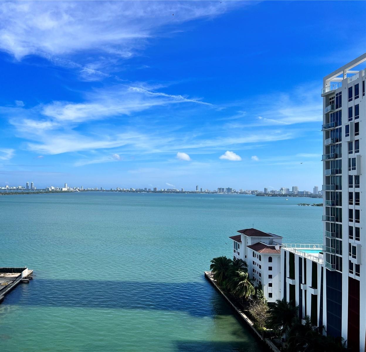 Vista a la bahía de Biscayne y al edificio Icon Bay, Edgewater