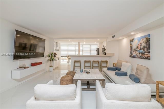 Sala amoblada en Mar del Plata Condo, Miami Beach