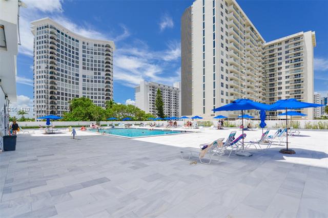 Piscina de The Pavilion Condo, Miami Beach