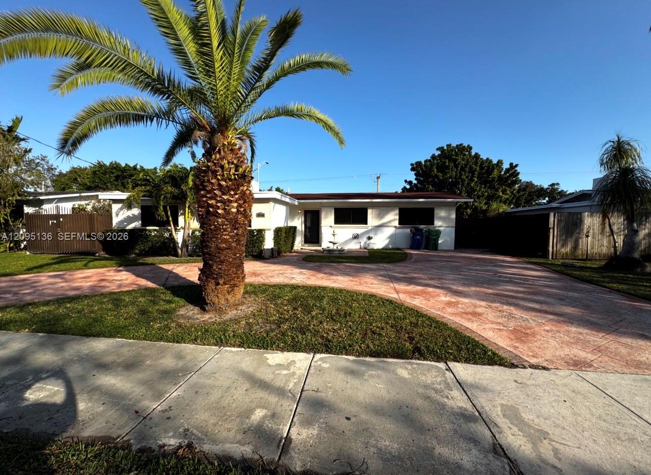 Casa en Ranchero Homesites, Pinecrest