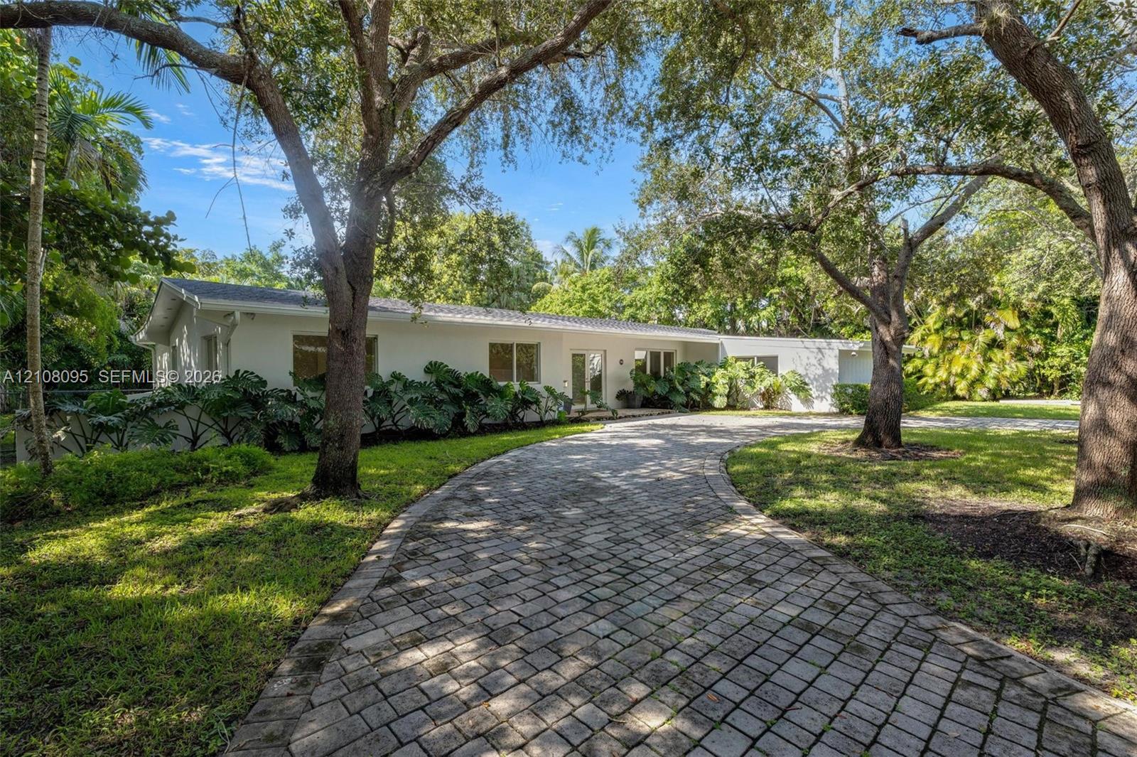 Casa en Palmetto Homesites, Pinecrest