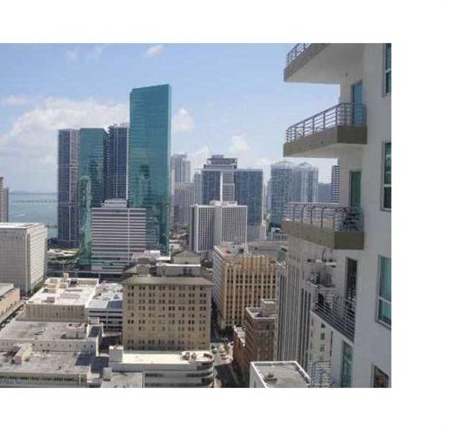 Vista de Downtown Miami desde el balcón en The Loft Downtown II