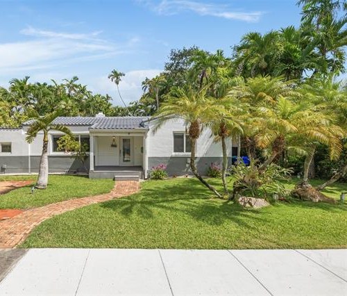 Exterior de casa de 1936 en Coconut Grove