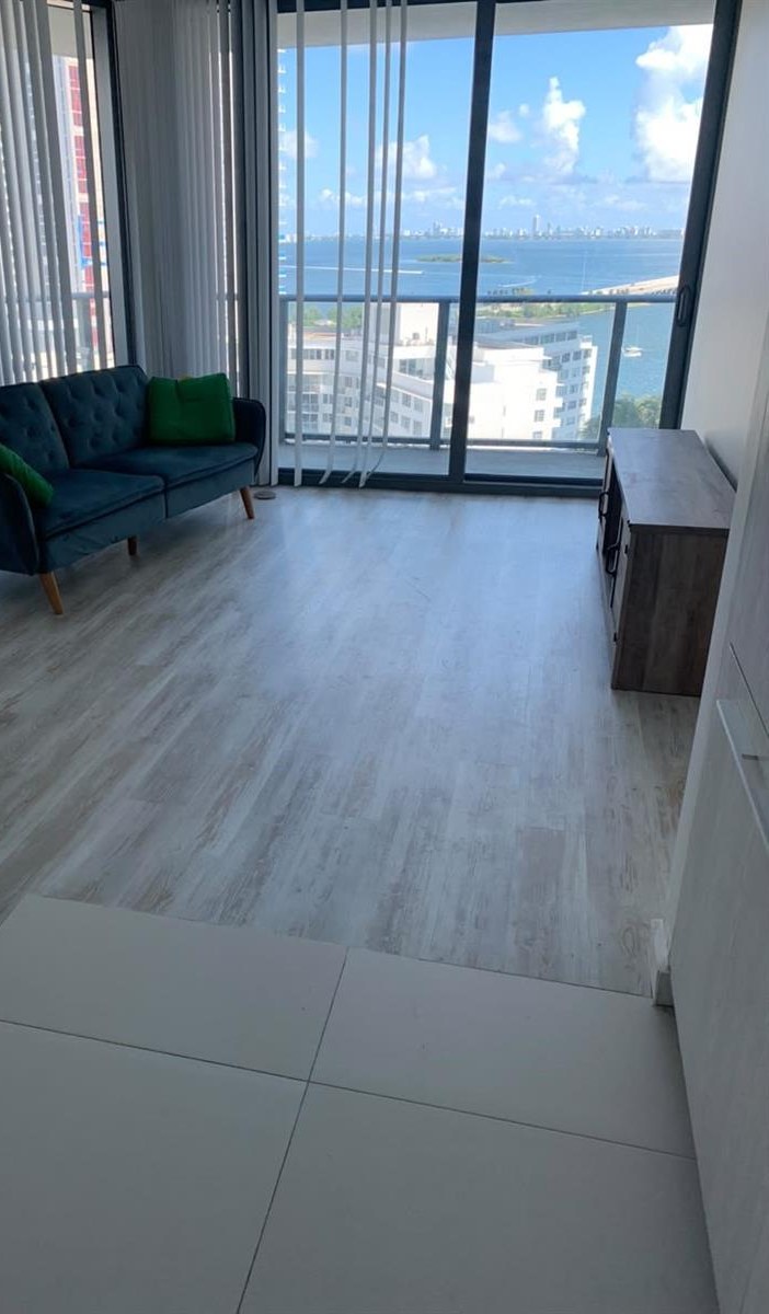 Sala en Paraiso Bayviews, Edgewater