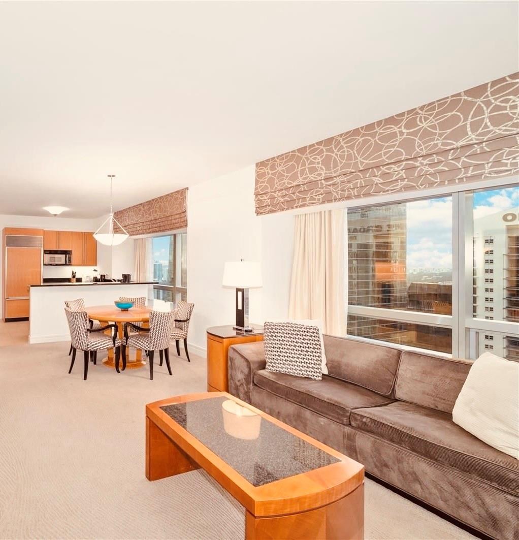 Sala y comedor en residencia Four Seasons, Brickell