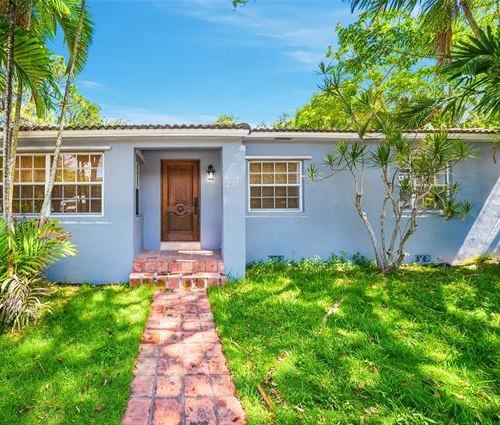 Exterior de casa de 1947 en Coconut Grove
